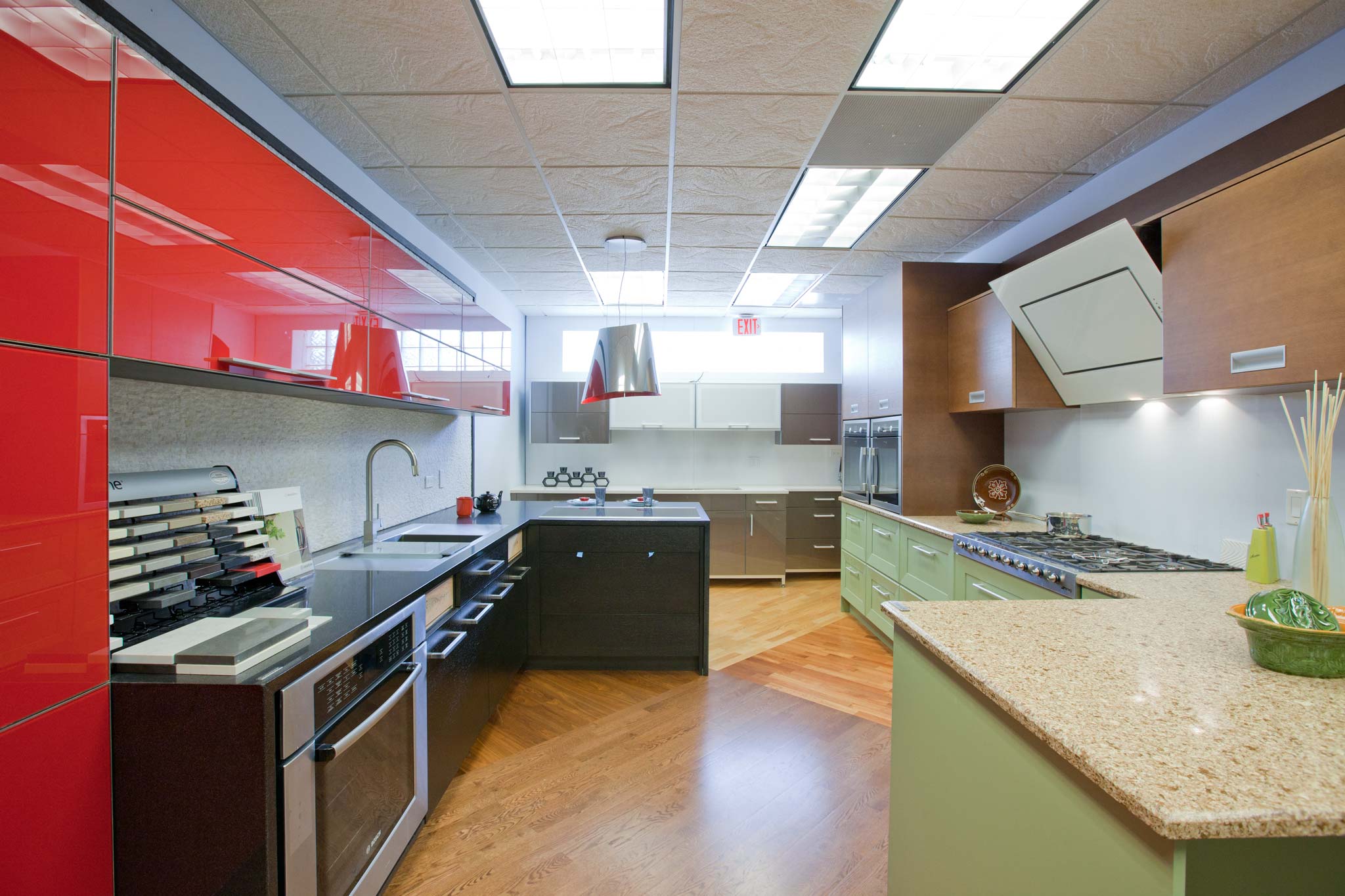 Mr-floor-chicago-showroom-contemporary-kitchen-5933-2048w