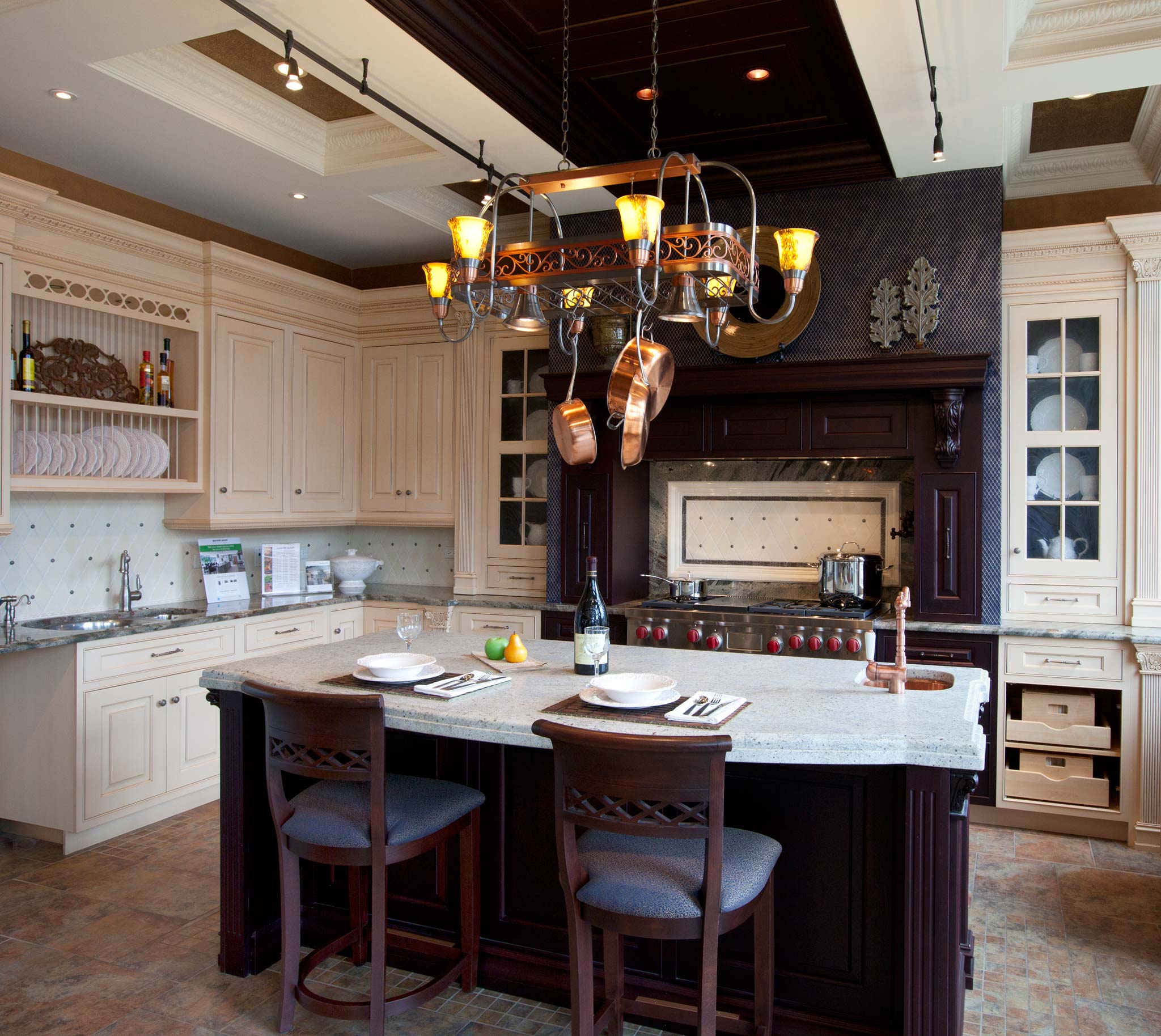 Mr-floor-chicago-showroom-traditional-kitchen-mixed-tones-6081b