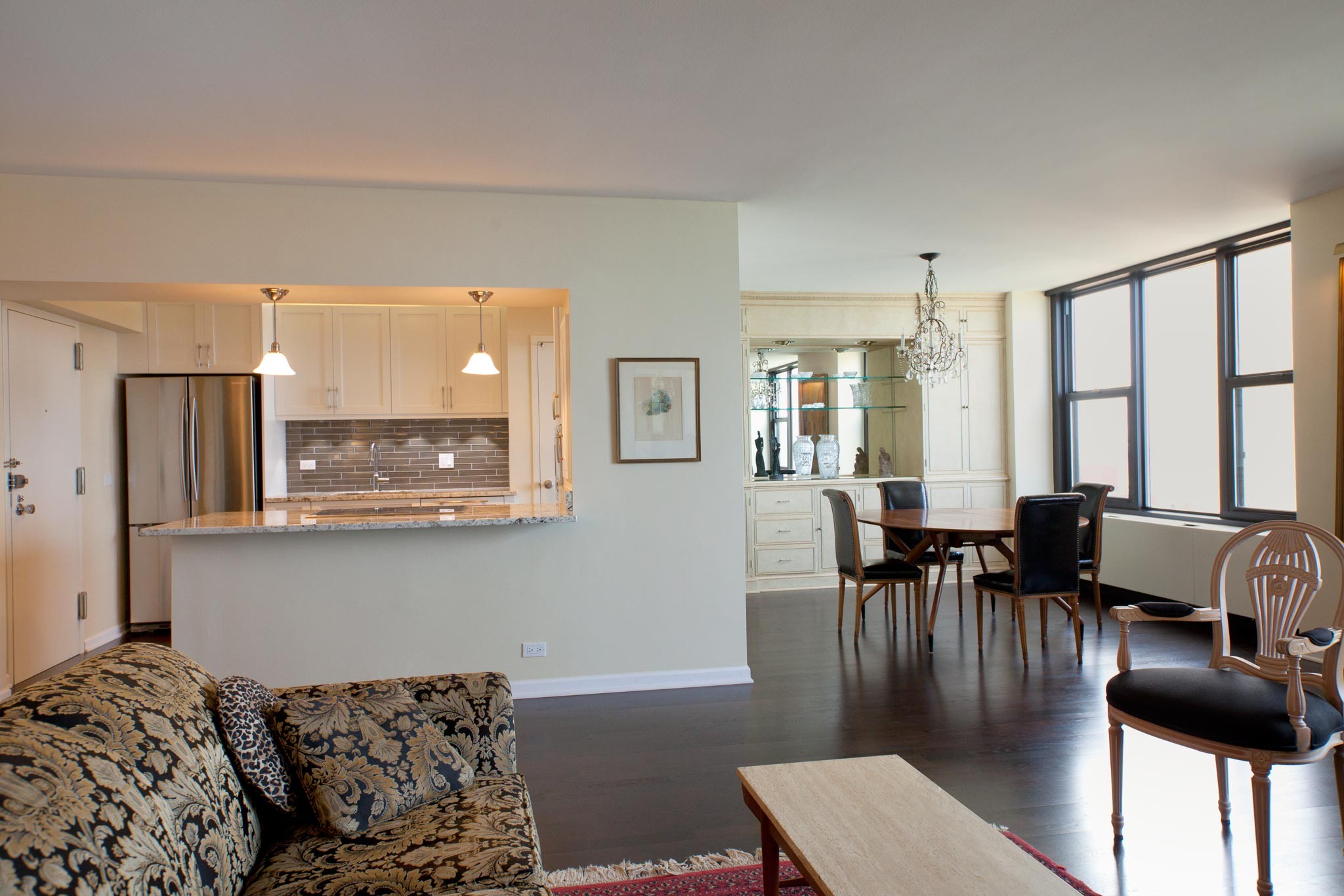 Chicago-lakeshore-high-rise-transitional-kitchen-6754-2048w