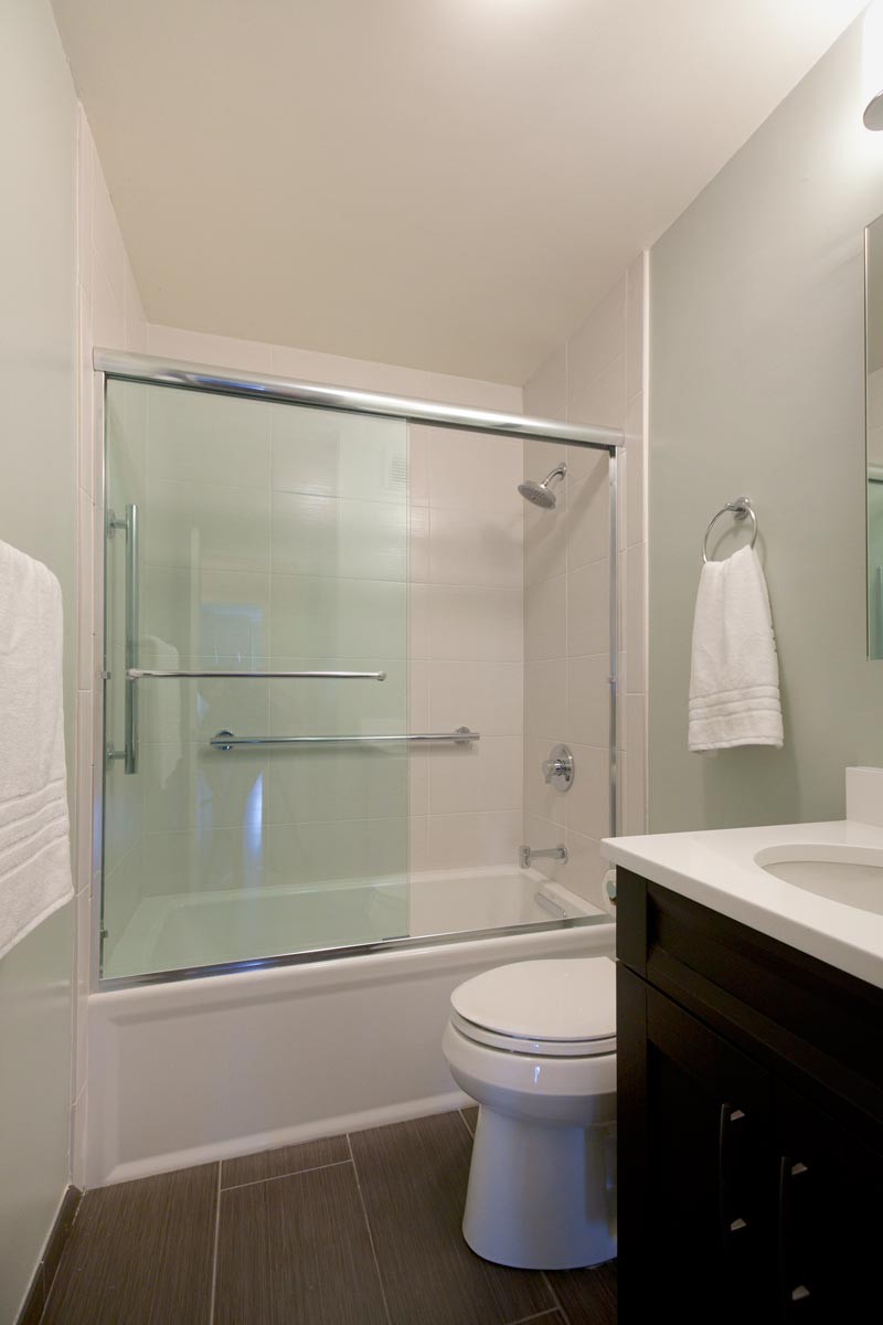 Chicago-lakeshore-high-rise-transitional-powder-room-6656-1200v